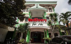 Reddoorz @ Genteng Surabaya 2