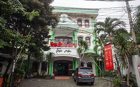 Reddoorz @ Genteng Surabaya 2